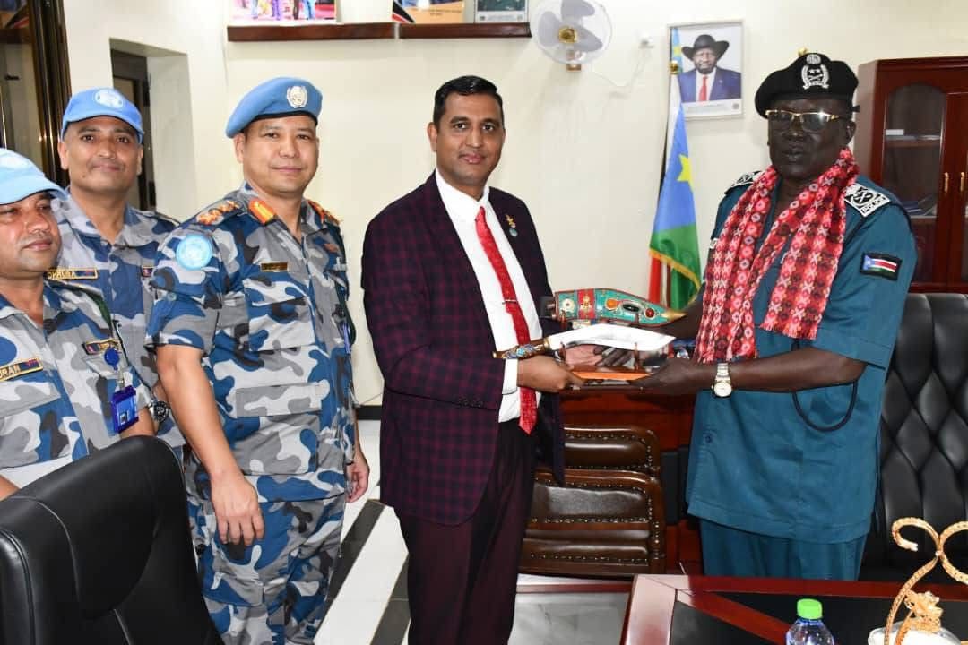 दक्षिण सुडानका प्रहरी महानिरीक्षक पिटरसंग बुढा र पाध्यको शिष्टाचार भेट