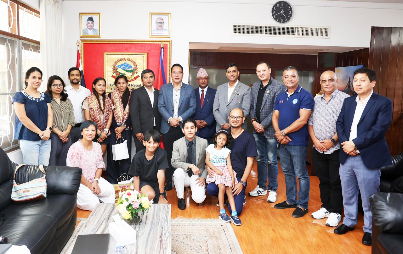 नेपाली राजदूतावासद्वारा अन्तर्राष्ट्रिय ट्रेल रनमा उत्कृष्ट प्रदर्शन गर्ने धावकद्वय सनमाया र रनमाया बुढा सम्मानित